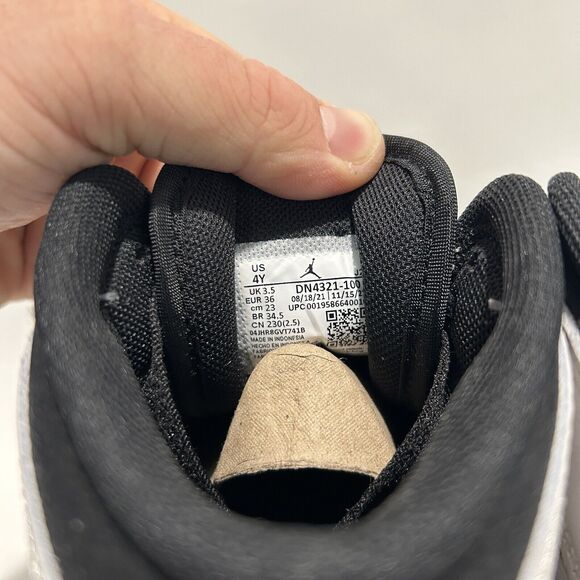 Nike Shoes Air Jordan 1 Retro Mid SE GS “Diamond Shorts” 2024 - Picture 5 of 5